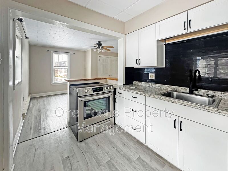 Danville Condo: 830 Ave G Upstairs