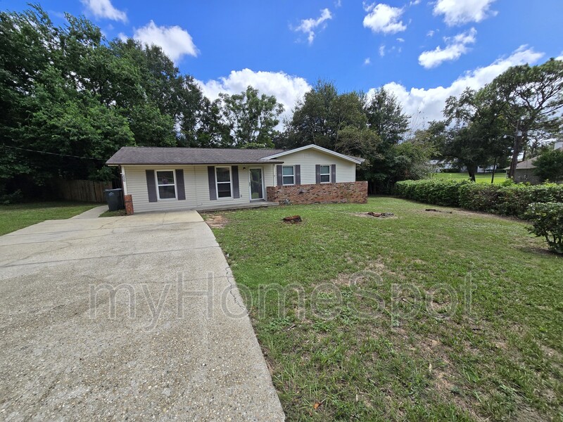 Pensacola House: 6202 Fairview Dr