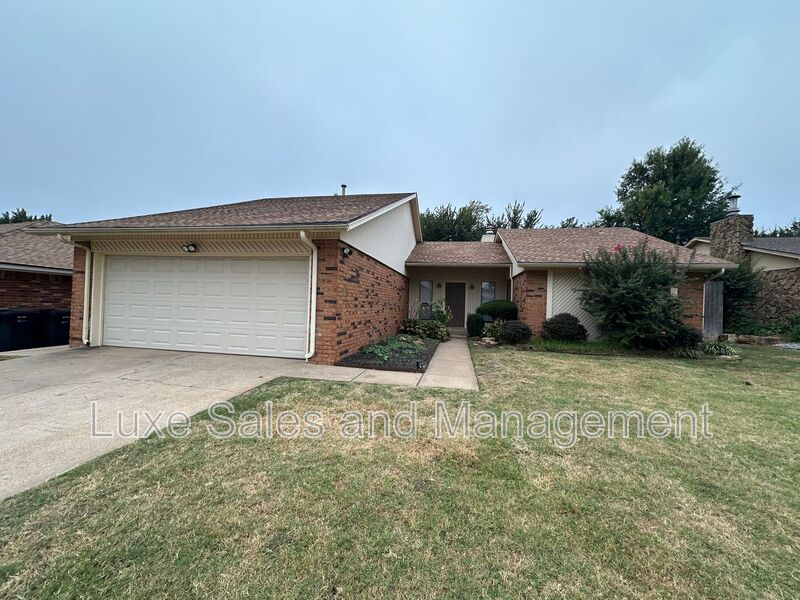 Edmond House: 13613 Pin Oak