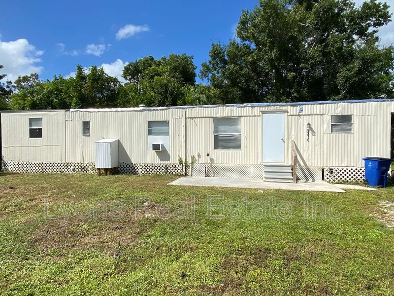 North Fort Myers House: 8376 Nault Rd.