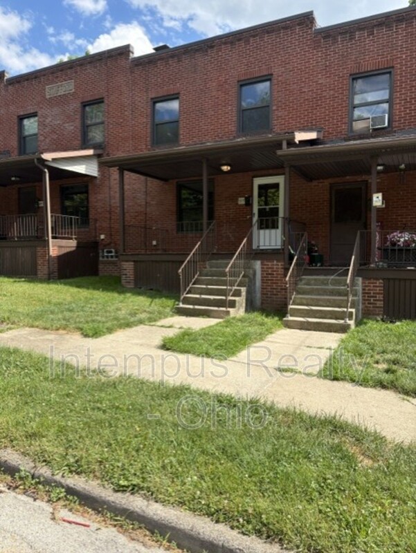 Youngstown Condo: 915 Lakewood Ave