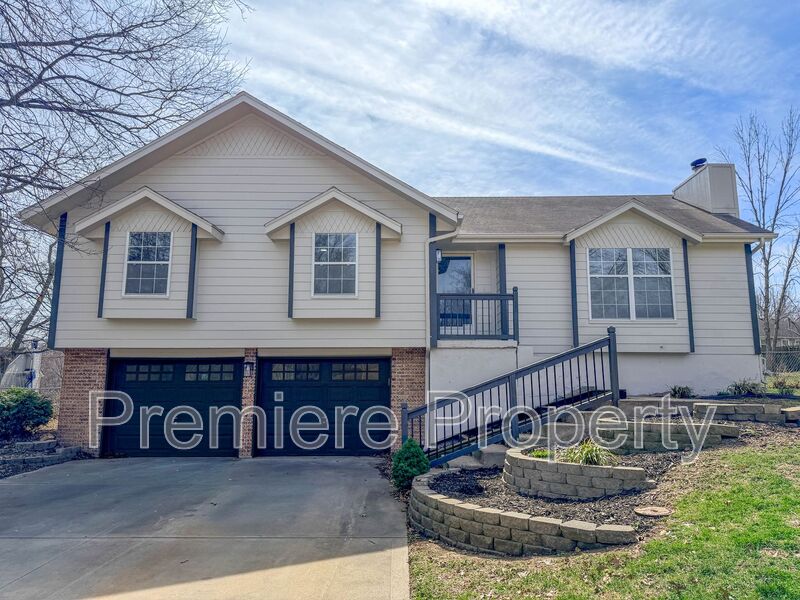 Blue Springs House: 3213 SE 6th Ct