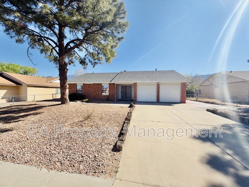 Albuquerque House: 5300 Overlook Dr NE