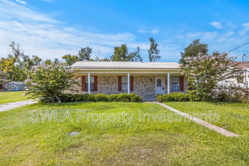 Sulphur House: 535 W Lyons St