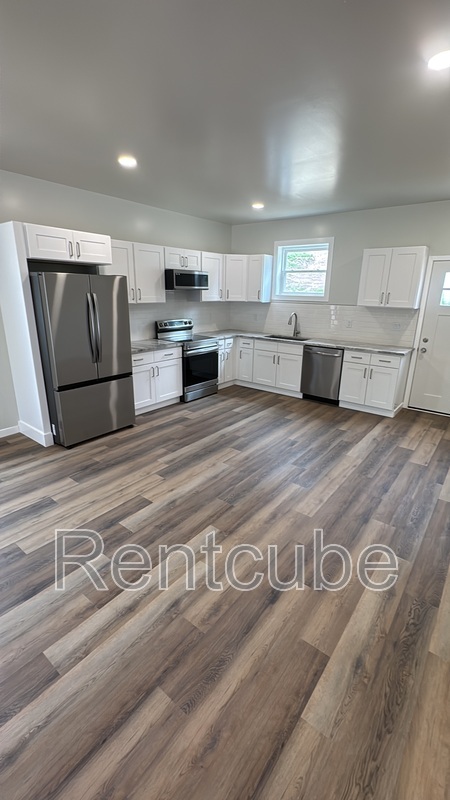 Dubuque House: 3860 Peru Rd
