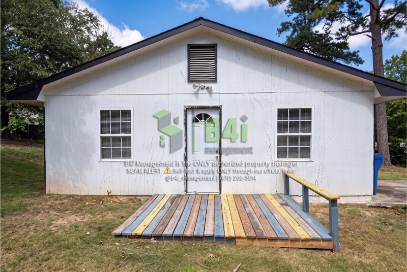 Columbus House: 3037 Foresthill Drive