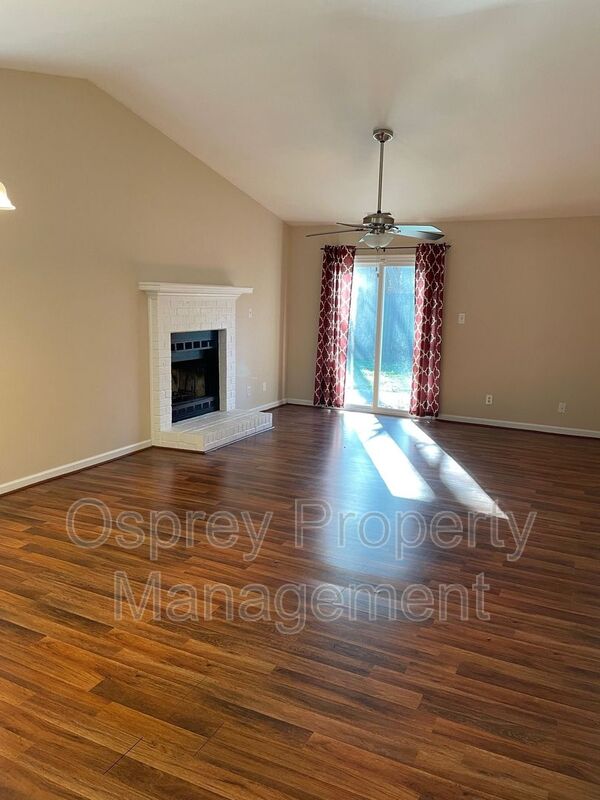 Charming 3-Bedroom Home with Garage in Virginia Beach - Photo 7