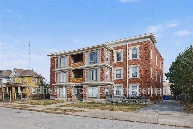Kansas City House: 3227 Central St