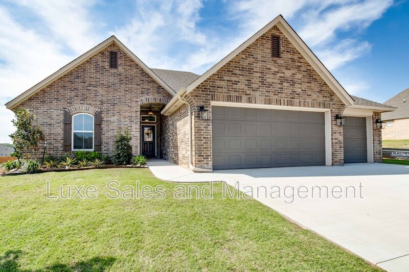 Edmond House: 6024 Frankie Lynn Lane
