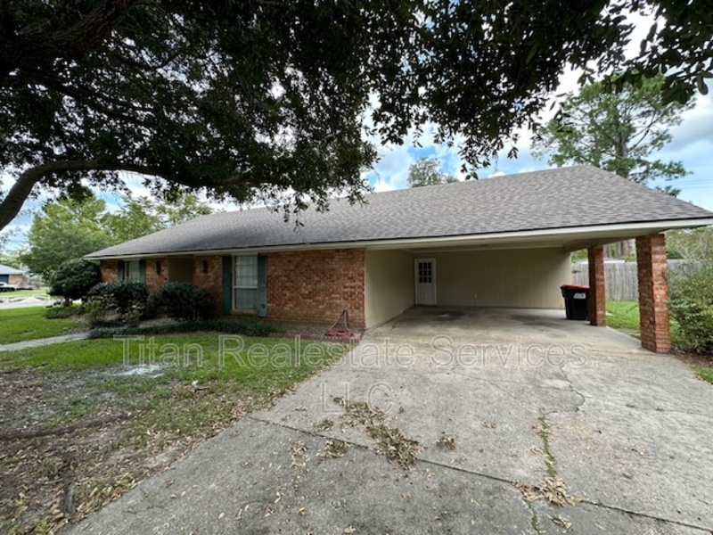 Lafayette House: 413 Woodvale