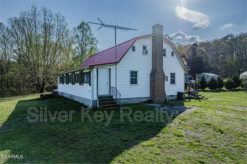 Niota House: 143 County Road 287