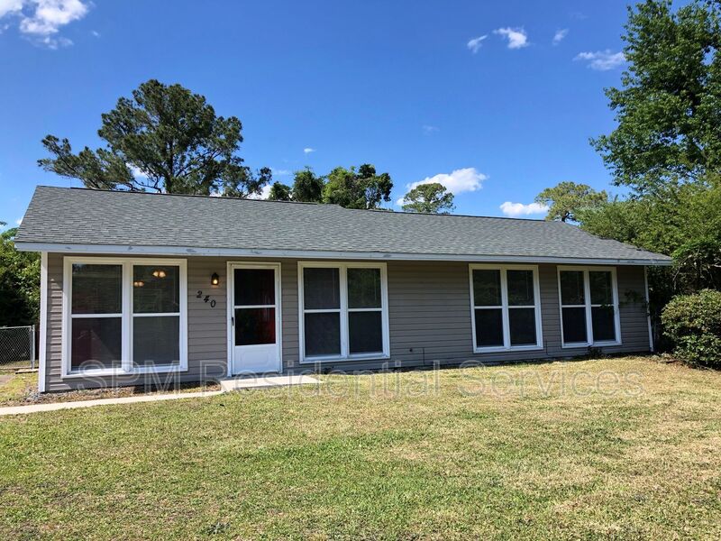 Wilmington House: 240 Buff Cir