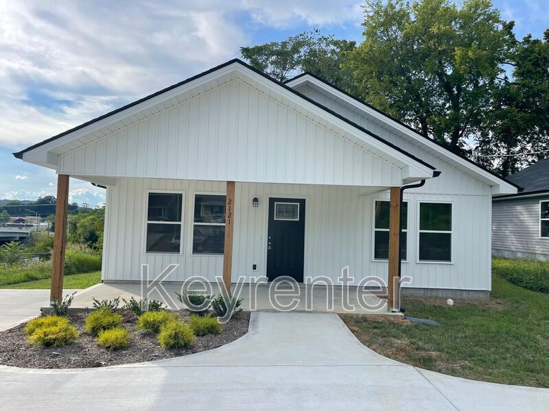 Knoxville House: 2121 Massachusetts Ave.