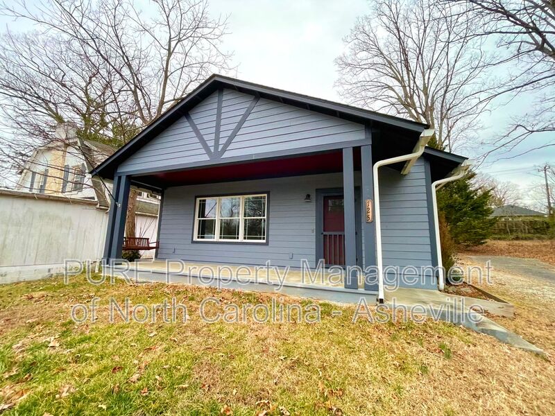 Hendersonville House: 125 Ashwood Rd