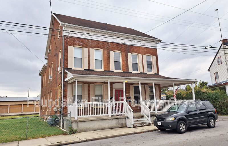 Hanover Condo: 119 Pleasant Street