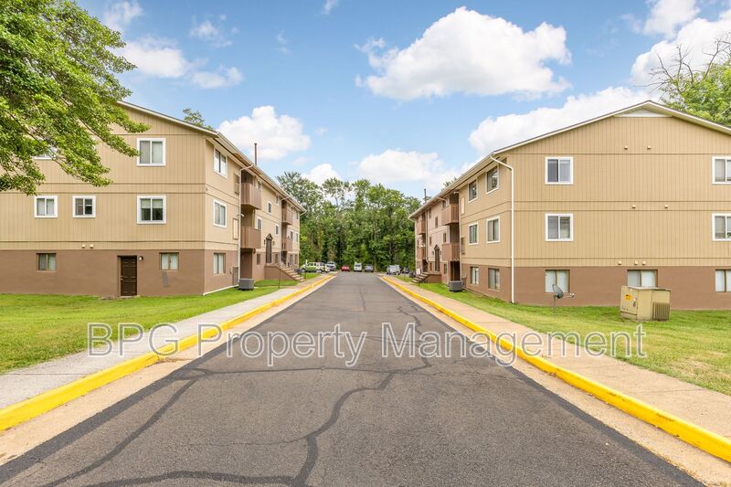 Warrenton Condo: 129 Green St