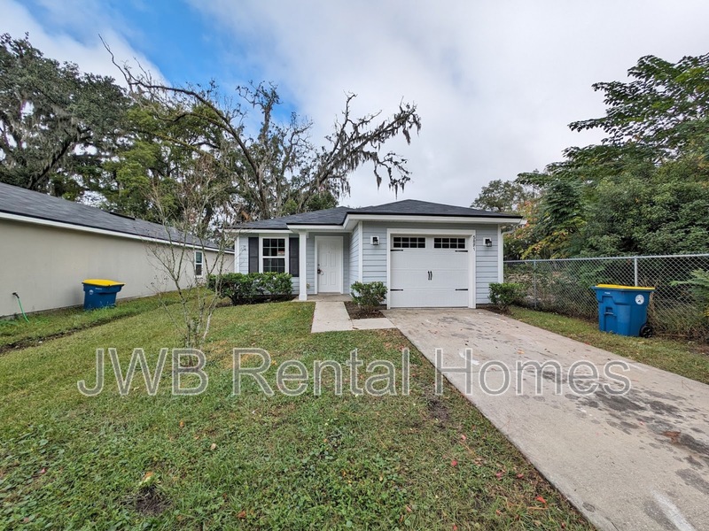 Jacksonville House: 5881 Harris Ave