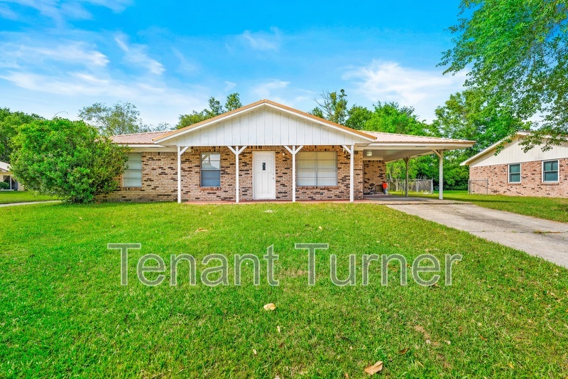 D'Iberville House: 329 Springdale Circle