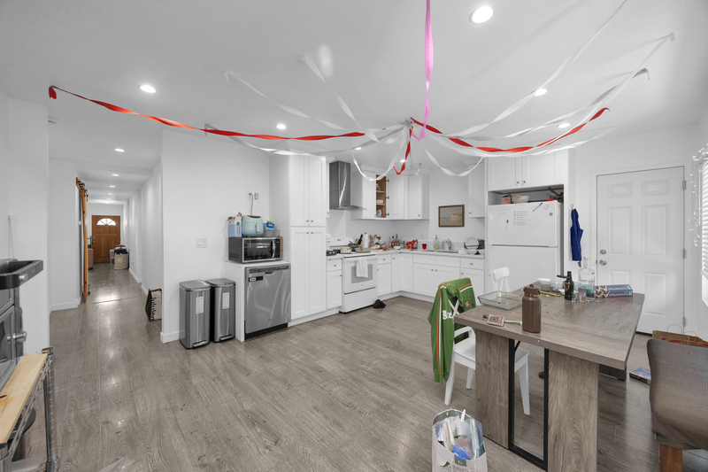 Orange House: 570 N Cambridge St