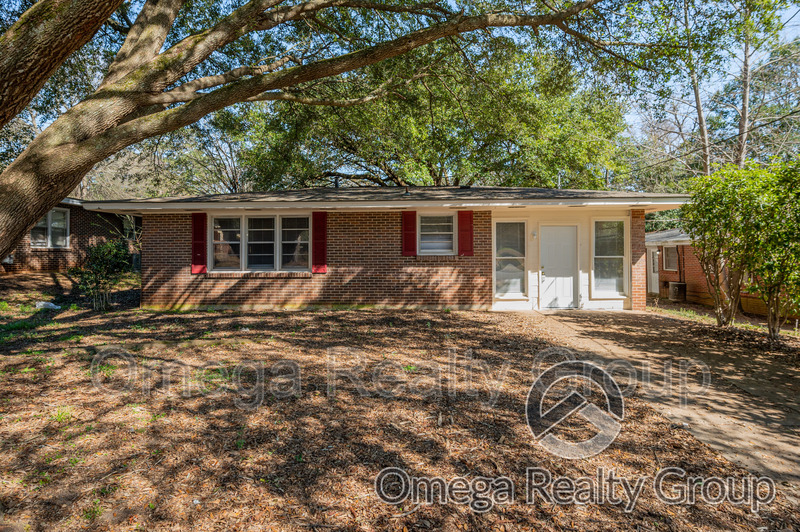 Montgomery House: 64 Salem Dr