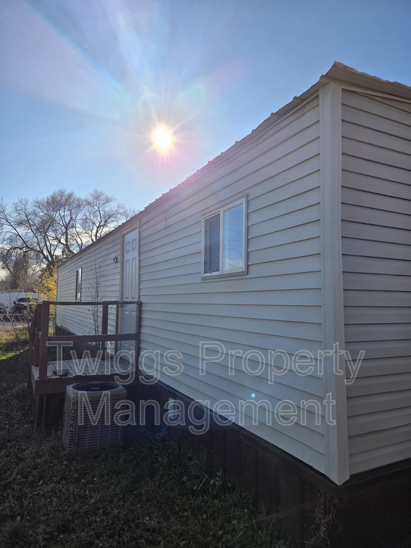 Box Elder House: 107 Gumbo Drive