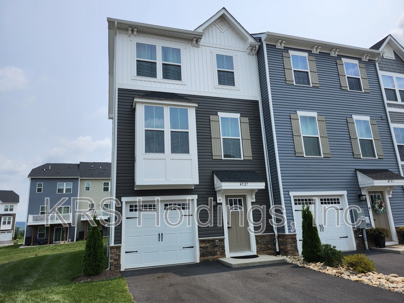 Rockingham Townhome: 4527 Fountainbridge Ct