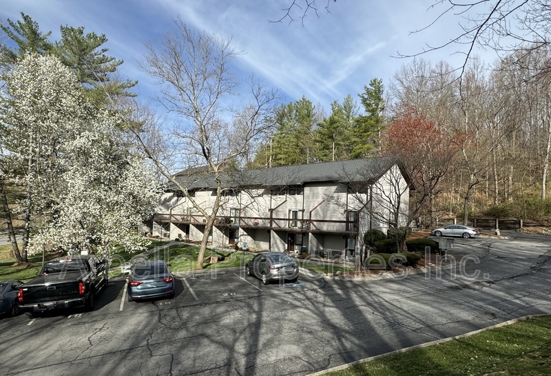 Jonesborough Condo: 420 W Jackson Blvd