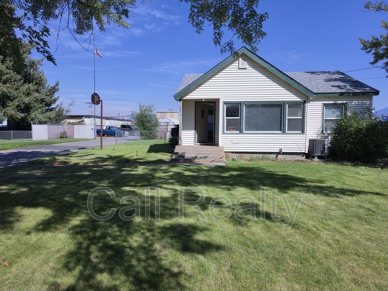 Spokane Valley House: 19019 E Alki Ave