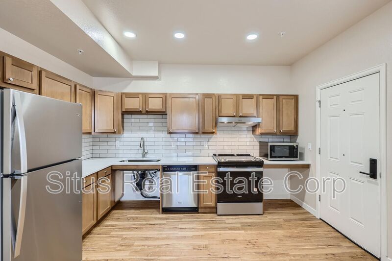 Lakewood House: 1391 Carr St.