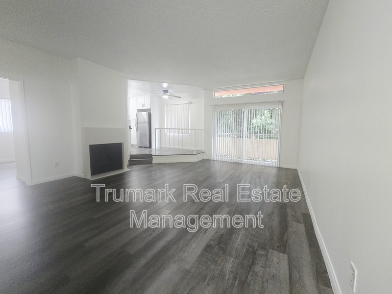 Sherman Oaks Condo: 14605 Burbank Blvd