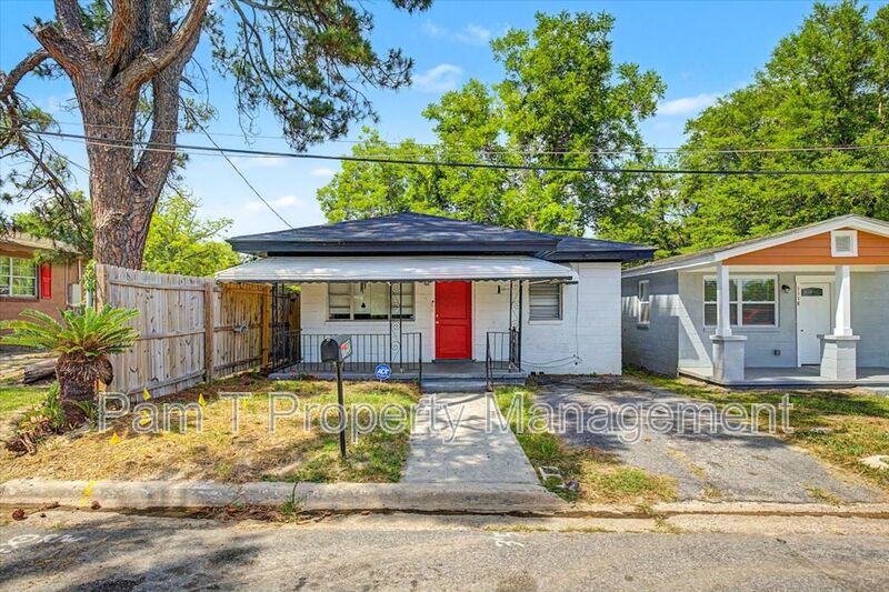 Savannah House: 1120 Darwin St
