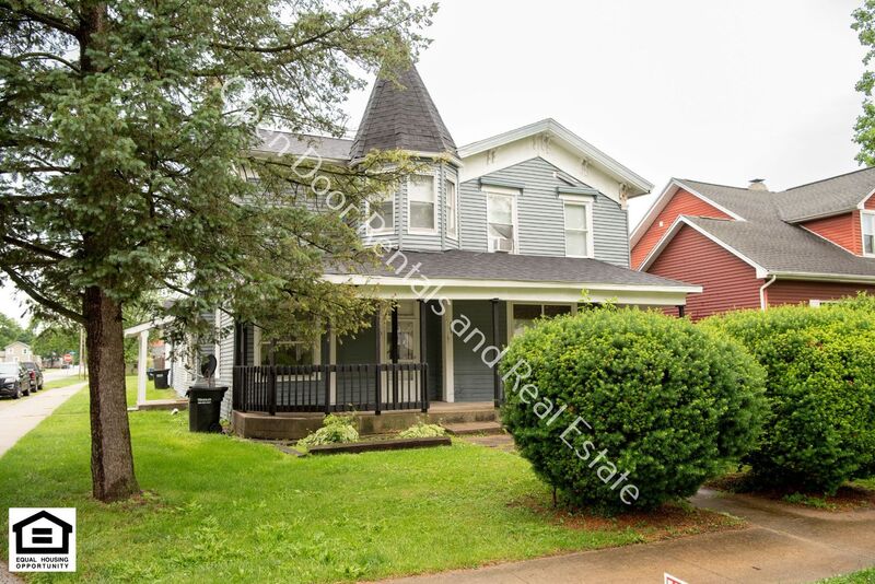 Waterloo Condo: 385 S Wayne St