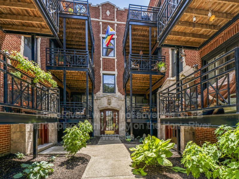 Chicago Condo: 1137 W Grace St