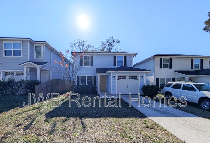 Jacksonville House: 9104 Dandy Ave