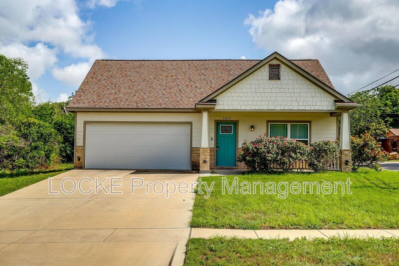 Fort Worth House: 5100 Curzon Ave