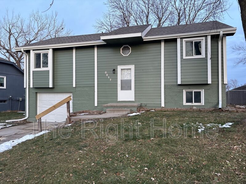 Omaha House: 8617 S 143rd Ave