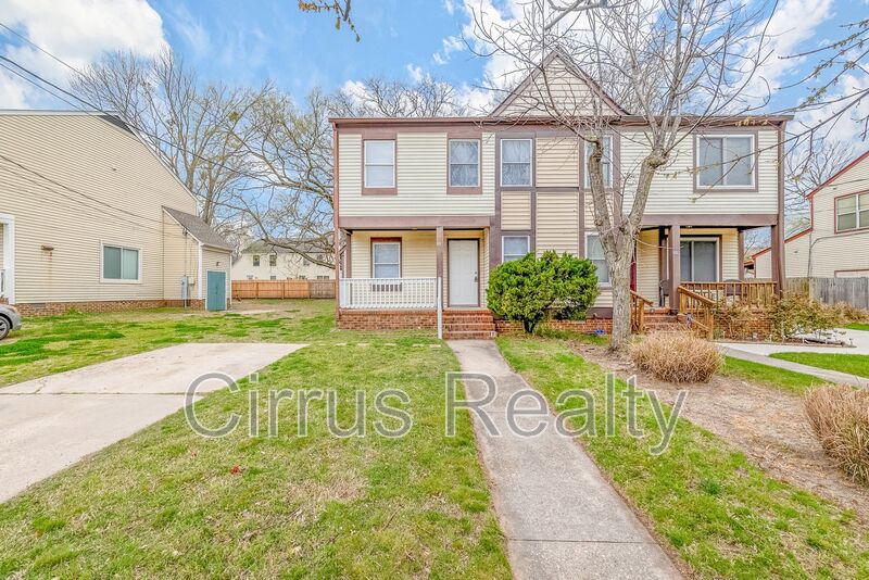 Newport News Townhome: 317 49th St