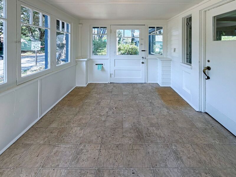 Photo 3 of rental home at 943 Washington Street