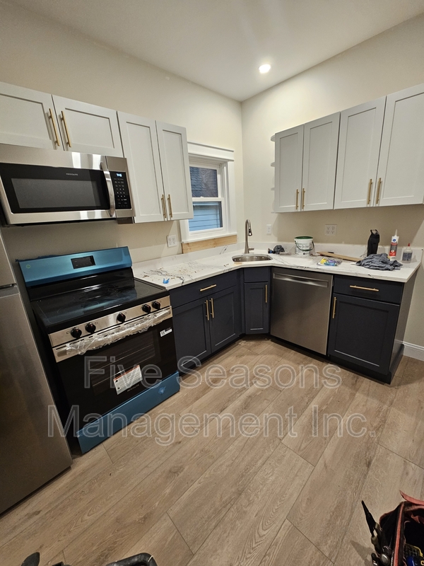 Burlington Condo: 75 Loomis Street - 2