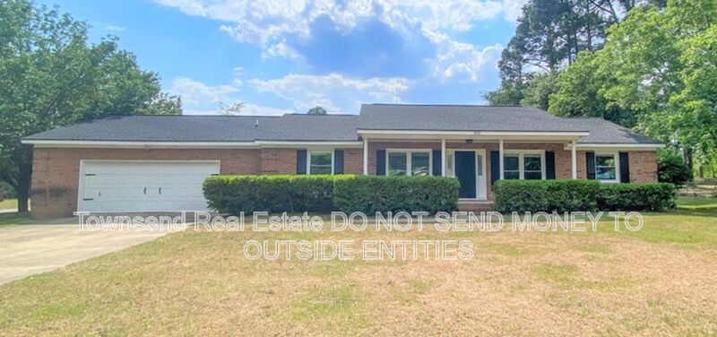 Fayetteville House: 212 Haverhill Drive