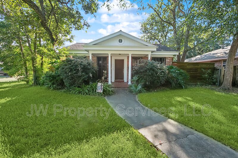 New Orleans House: 5427 Charlotte Dr