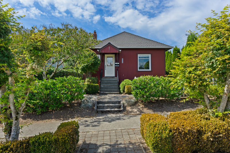 Seattle Condo: 7841 12th Ave NE