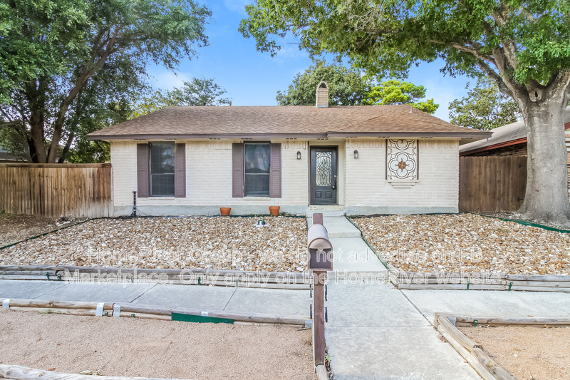 Universal City House: 656 Fern Meadow Dr