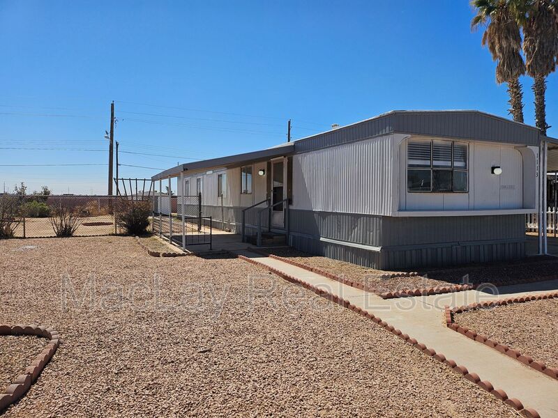 Casa Grande House: 1113 W. Corinthian Circle