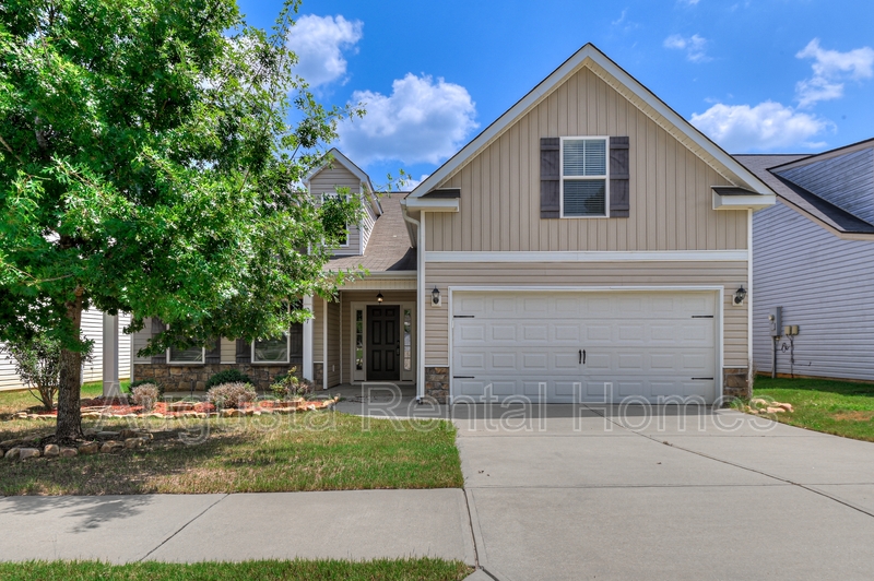 Grovetown House: 907 Linsmore Avenue