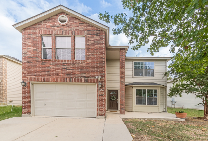 San Antonio House: 11223 Victory Cavern