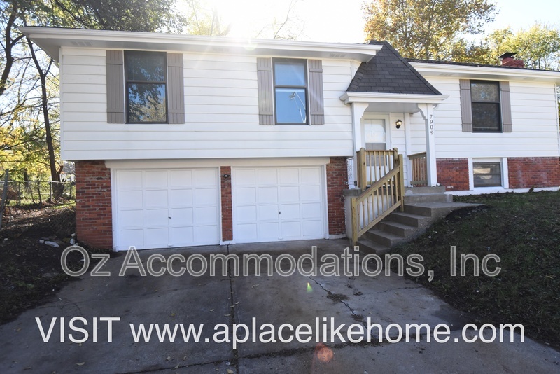 Kansas City House: 7909 E 104th Ter