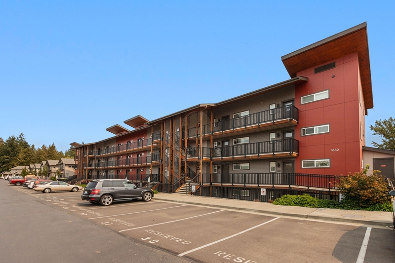 Lynden Condo: 1882 Front Street - 1