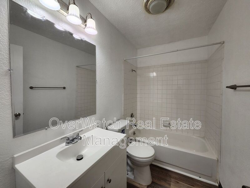 Anchorage House: 821 E 12th Avenue