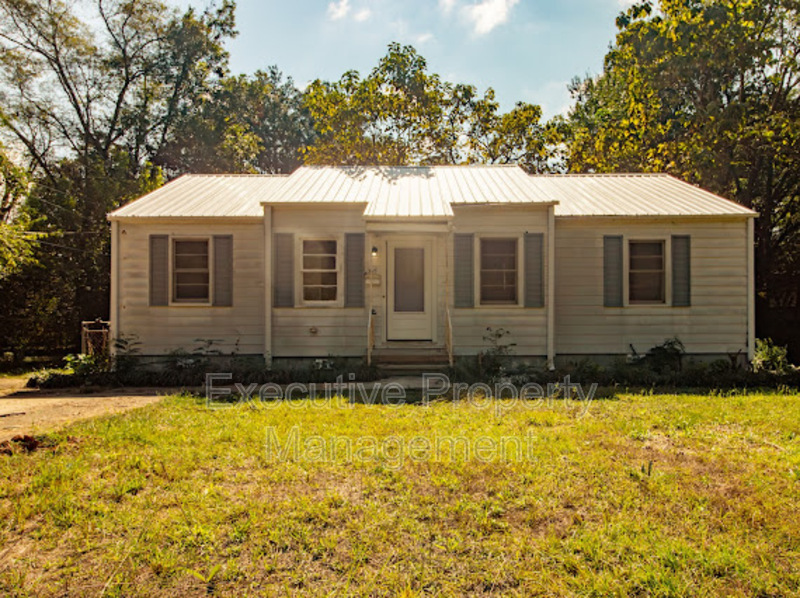 Midfield House: 373 Belcher Drive